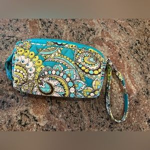 Vera Bradley wristlet. In perfect condition. Barely used